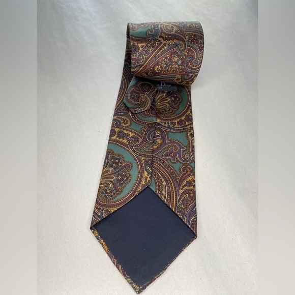 Christian Dior silk tie luxury wardrobe essential for office or dinner out - Picture 7 of 7